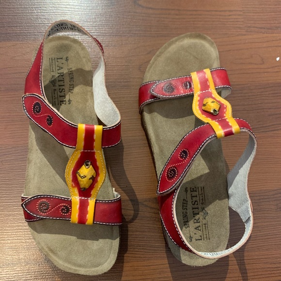 New Spring Step Sandals - Picture 2 of 4